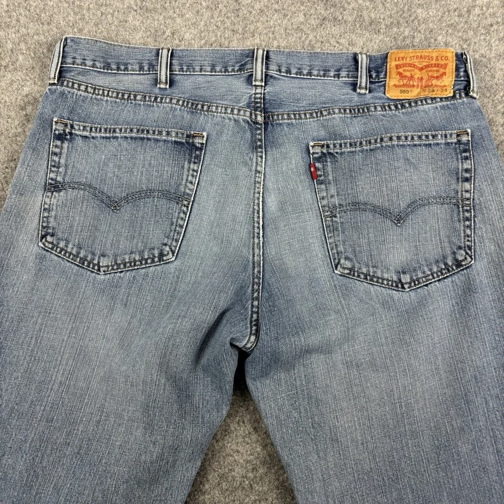 Levi's 559 Jeans Mens 38x34 Straight Leg Light Wash Distressed‎ Faded Blue Denim
